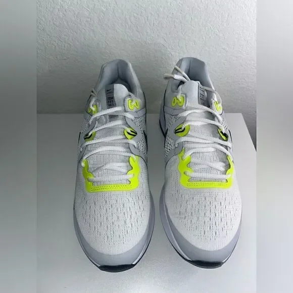 NWT Nike Zoom Prevail